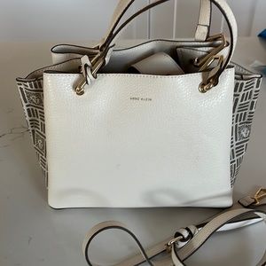 New without tags ! Beautiful Spring Anne Klein bag!  Off white